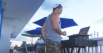 DJ